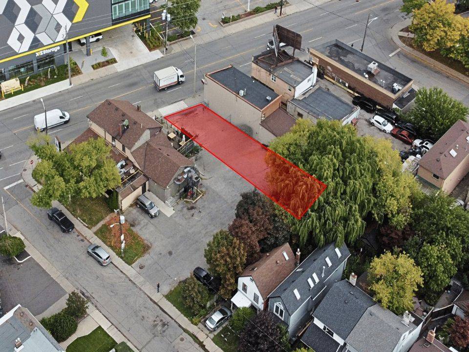 Toronto W02, ON M6S 2S6,3515 Dundas ST W