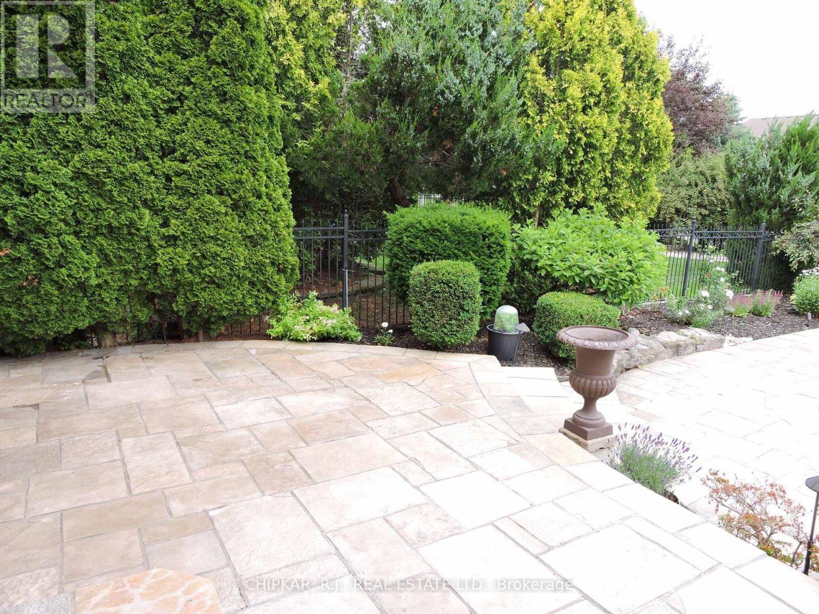 Mississauga, ON L5M 5S8,2917 Coulson CT