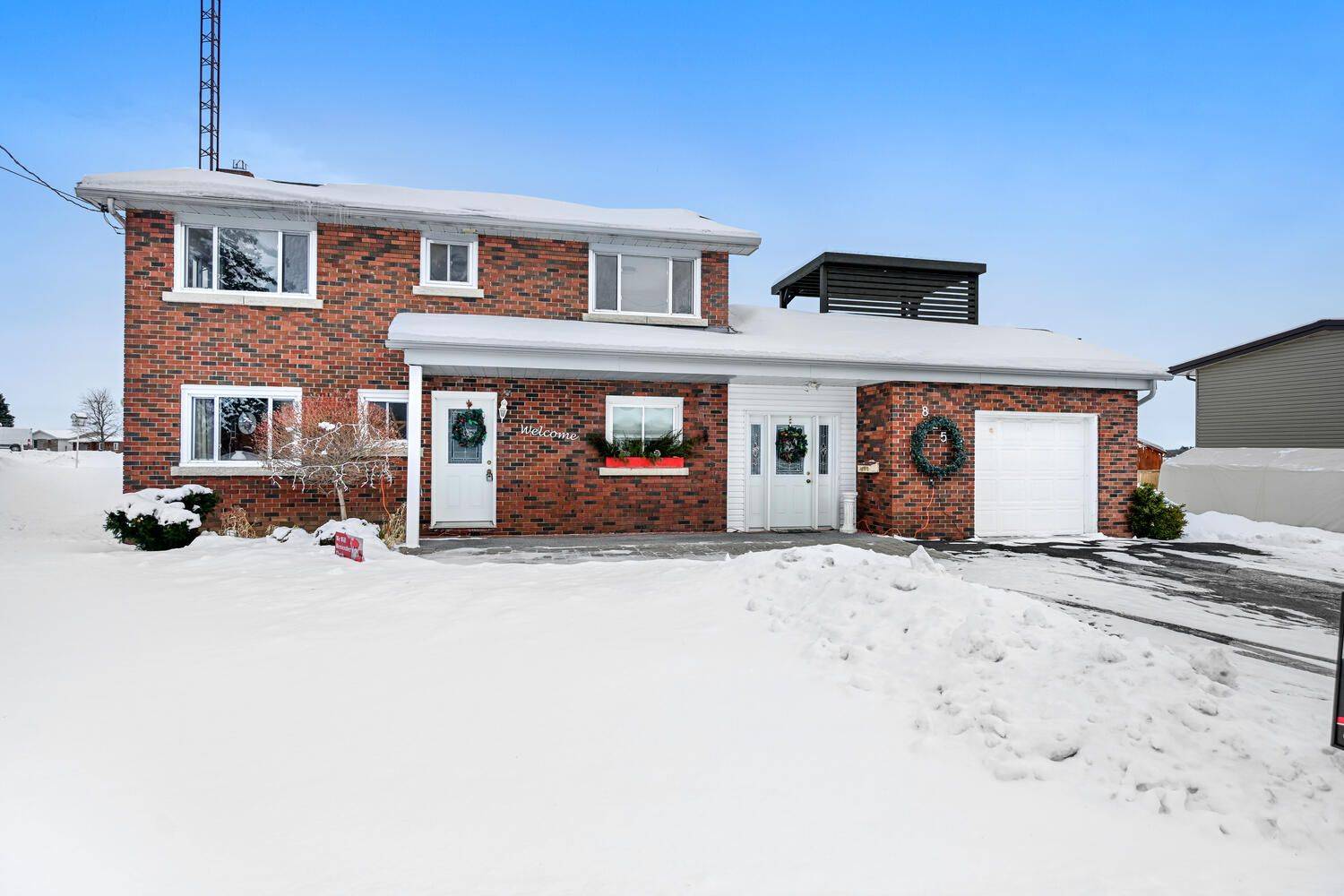 Edwardsburgh/cardinal, ON K0E 1E0,825 Joseph ST