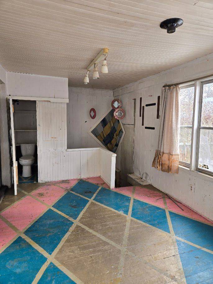 Niagara Falls, ON L2E 2X8,4340 Elgin ST