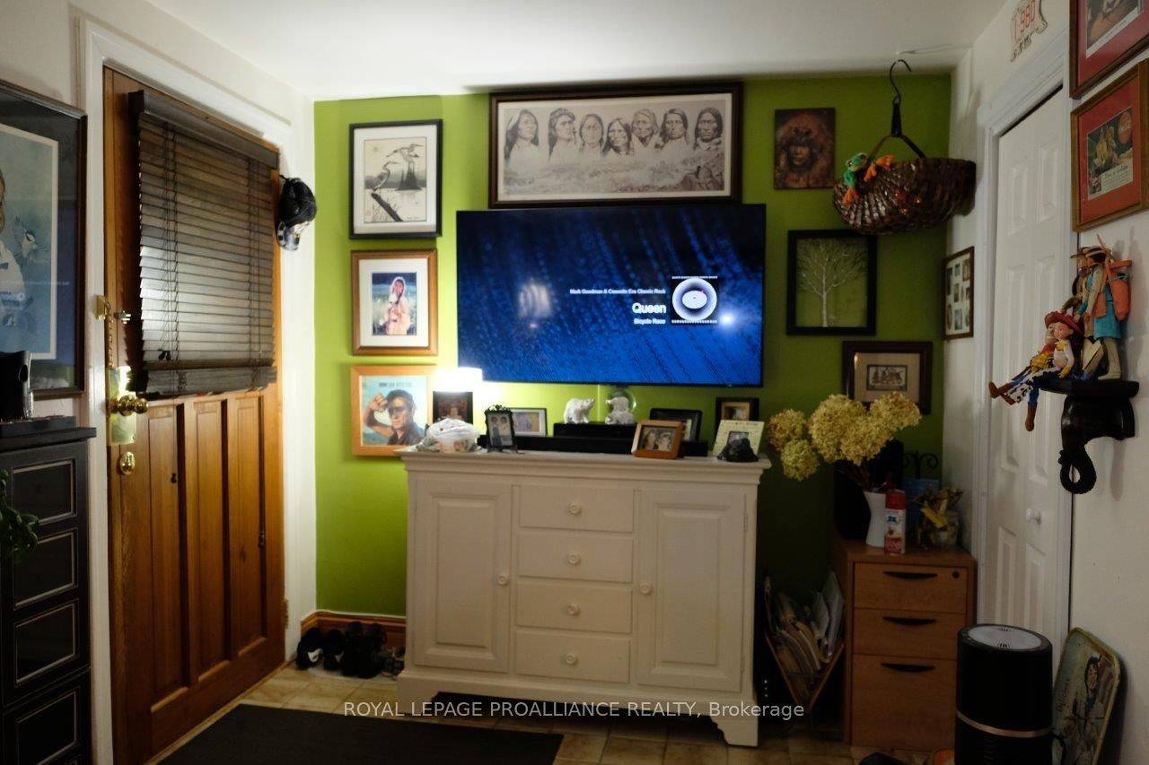 Quinte West, ON K8V 4R4,527 Front ST