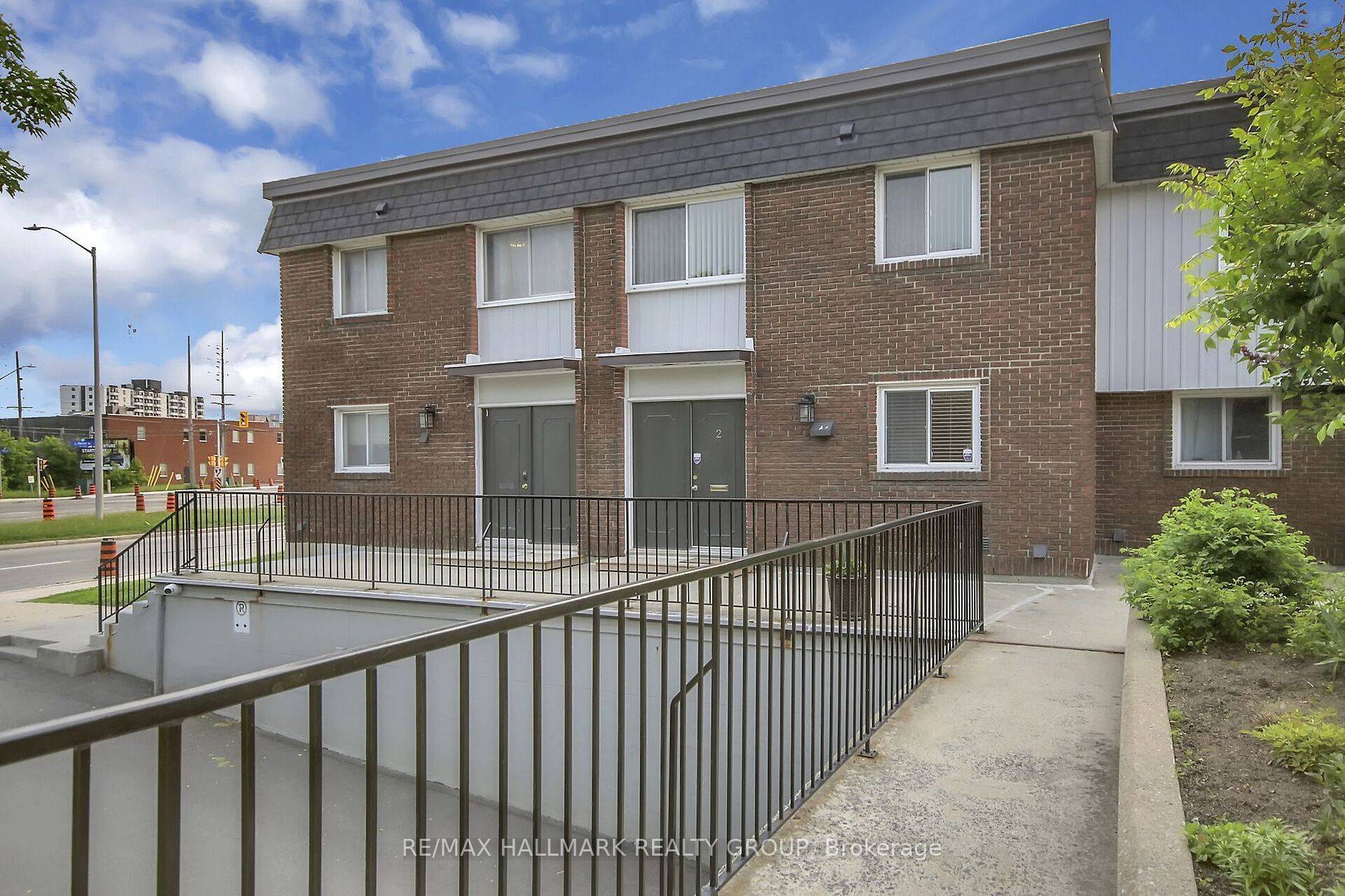 Alta Vista And Area, ON K1H 6X9,1821 WALKLEY RD #1