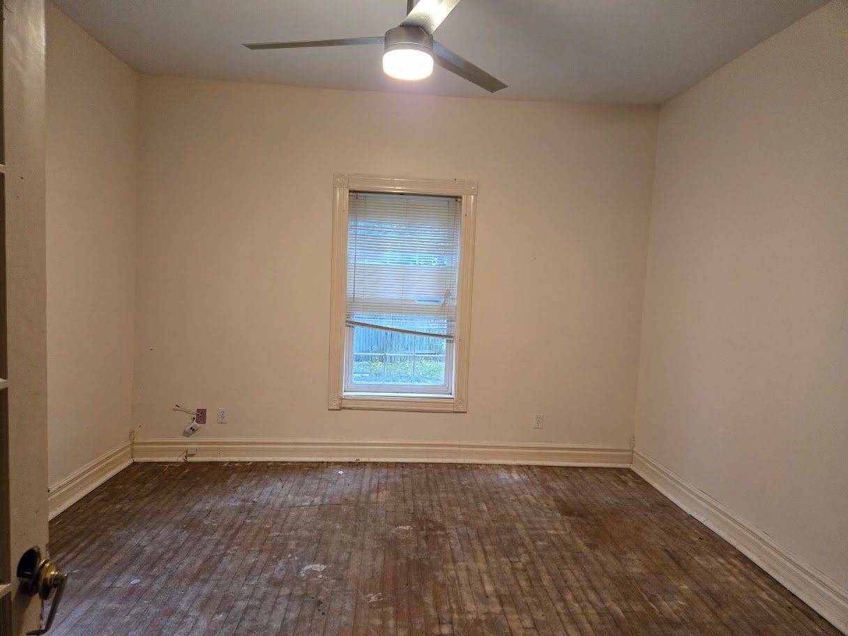 Niagara Falls, ON L2E 2X8,4336 Elgin ST