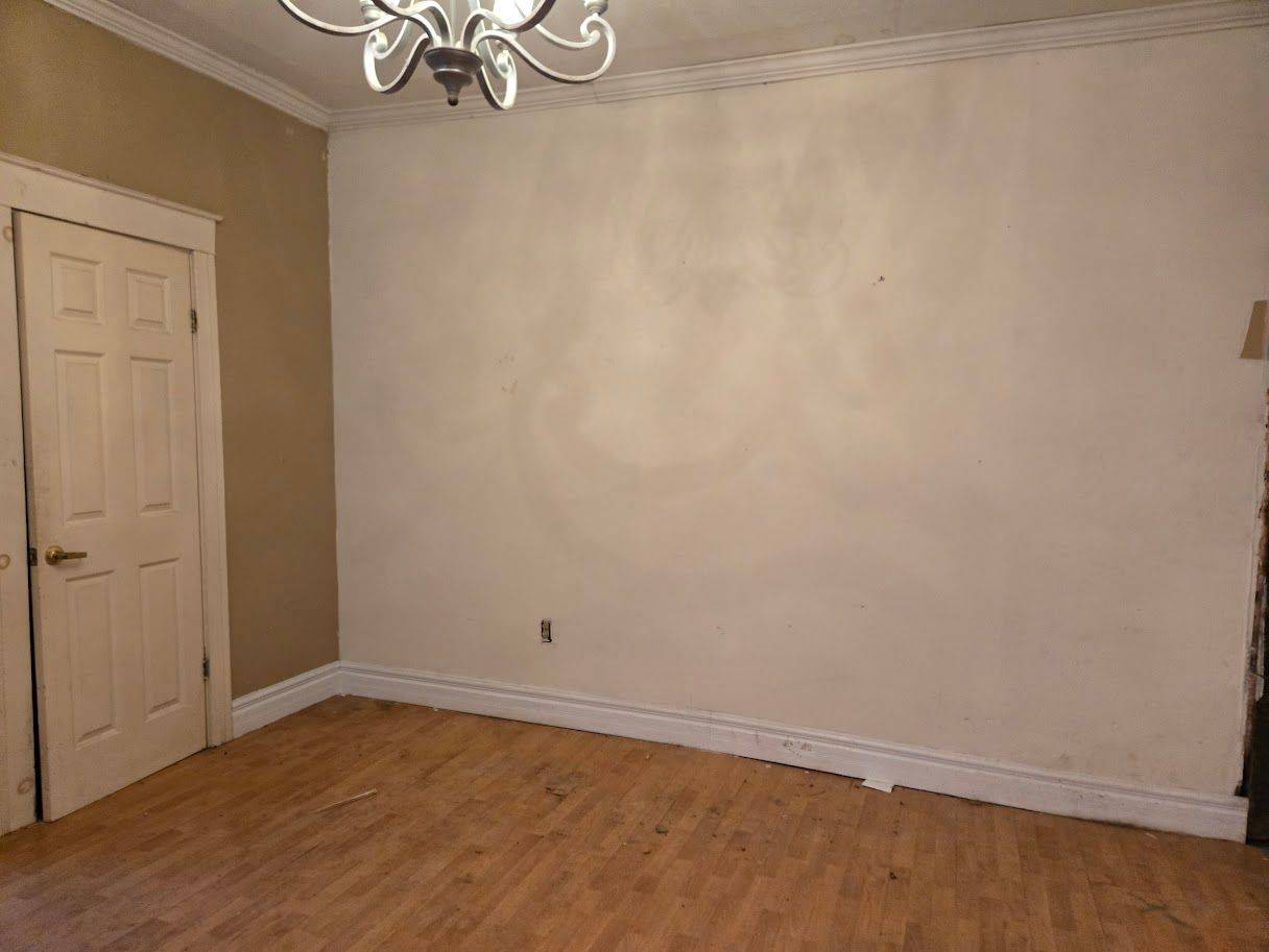 Niagara Falls, ON L2E 2X8,4336 Elgin ST