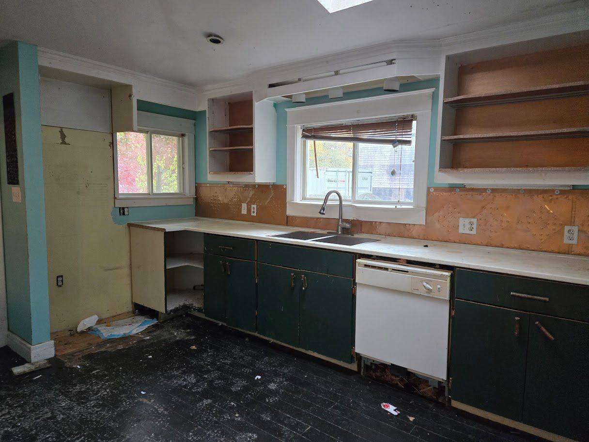 Niagara Falls, ON L2E 2X8,4336 Elgin ST