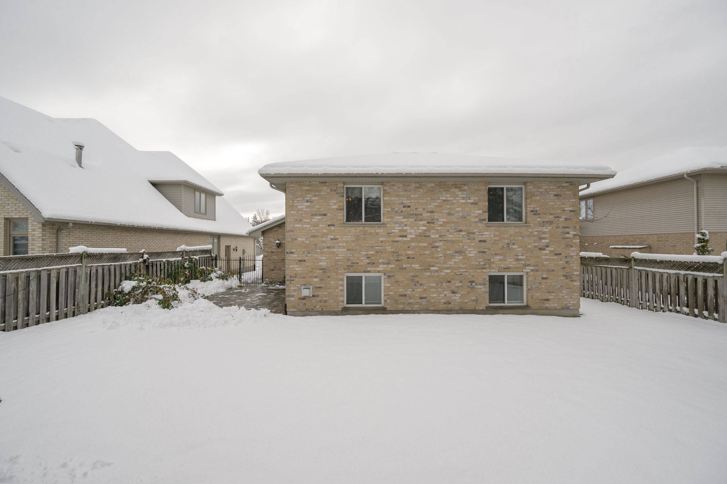 London North, ON N6G 4Y2,9 Toohey LN
