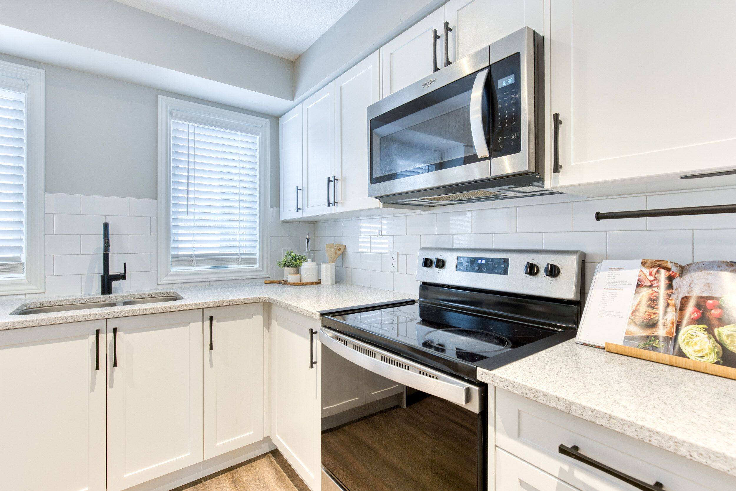 Kitchener, ON N2R 0S4,235 Chapel Hill DR #23