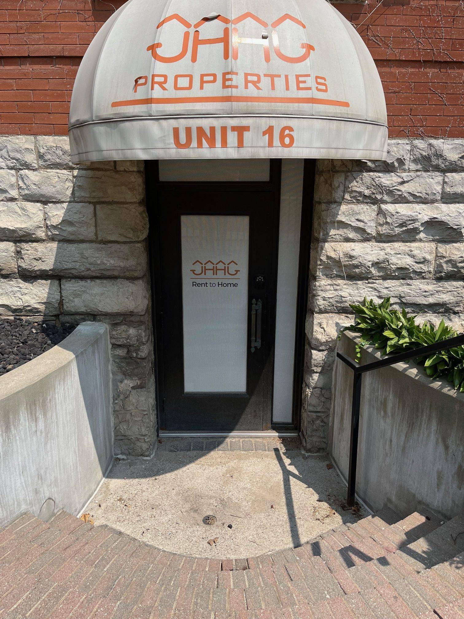 London East, ON N6B 1X2,440 Wellington ST #16