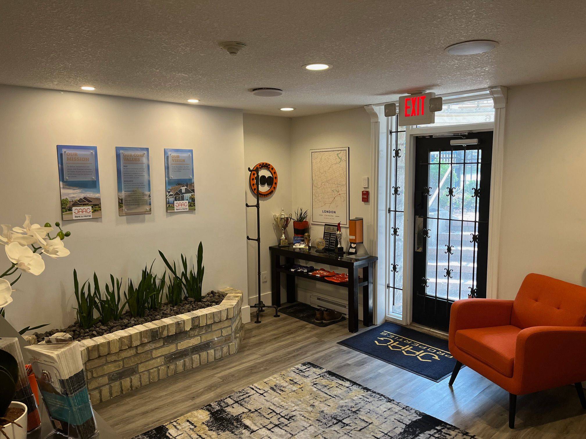 London East, ON N6B 1X2,440 Wellington ST #16