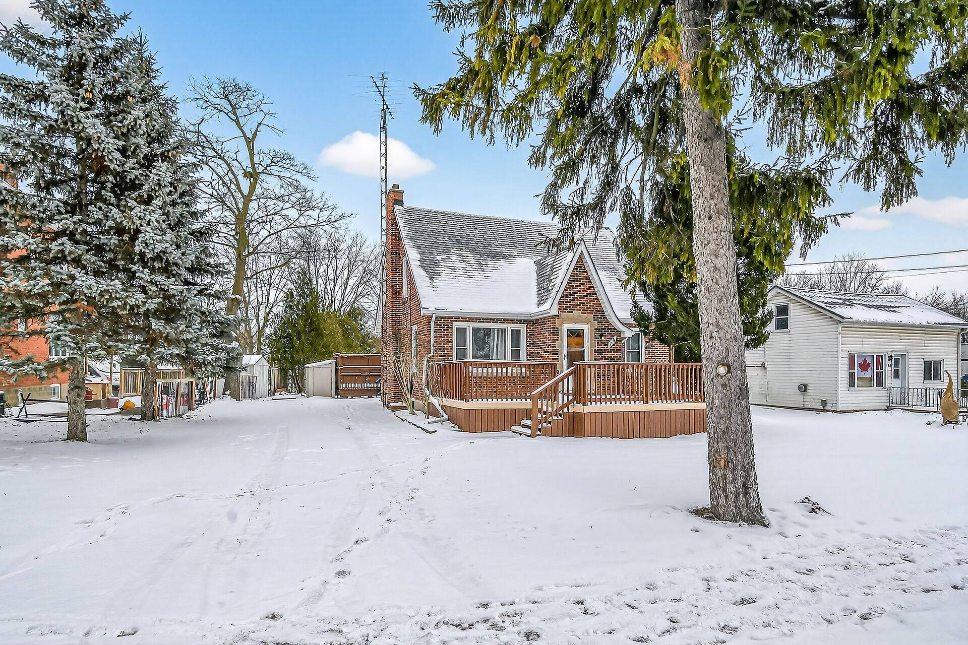 Haldimand, ON N0A 1H0,79 Main ST S