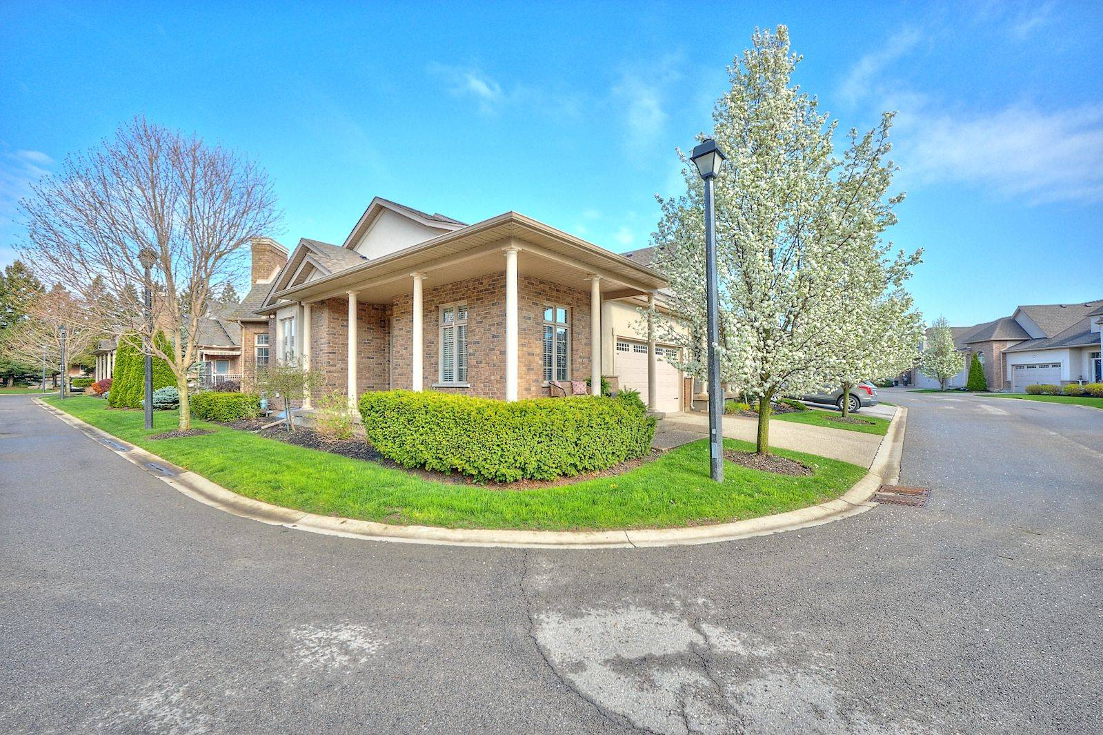 Niagara Falls, ON L2H 0E8,3232 Montrose RD #42