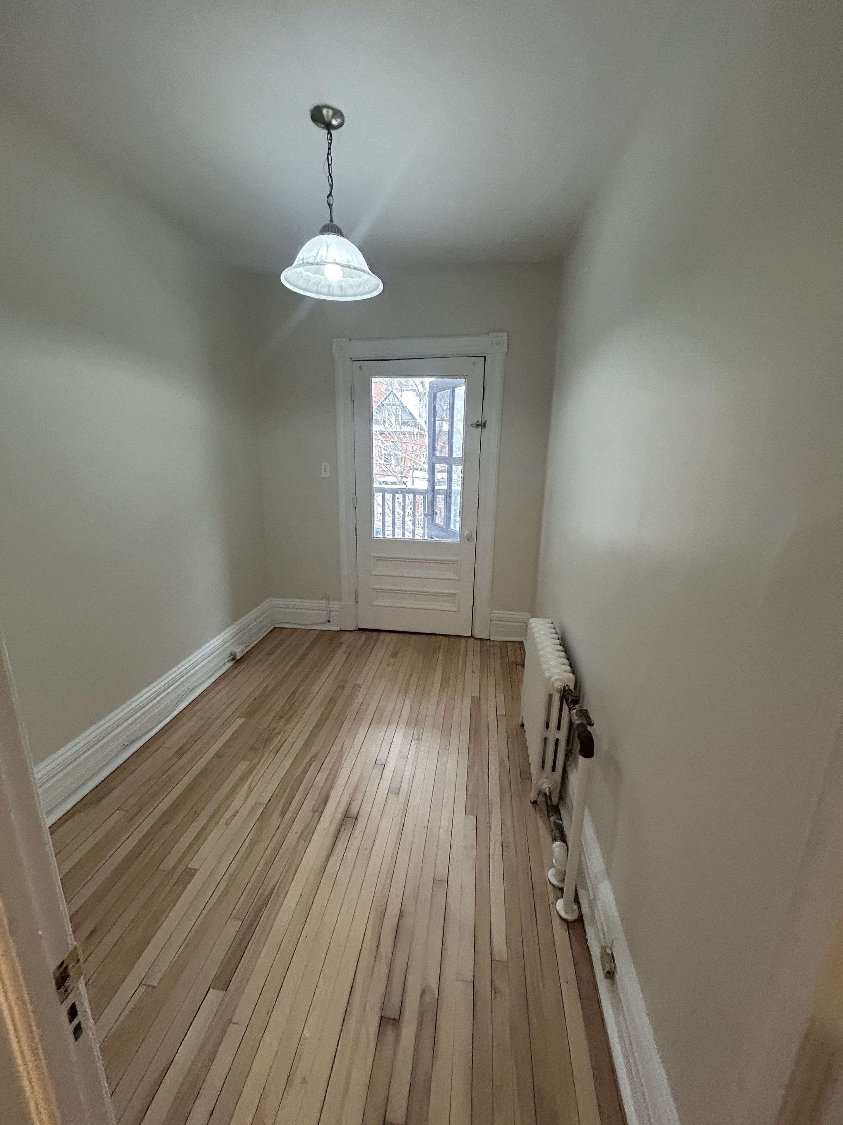 Ottawa Centre, ON K2P 0H5,54 Somerset ST W #3