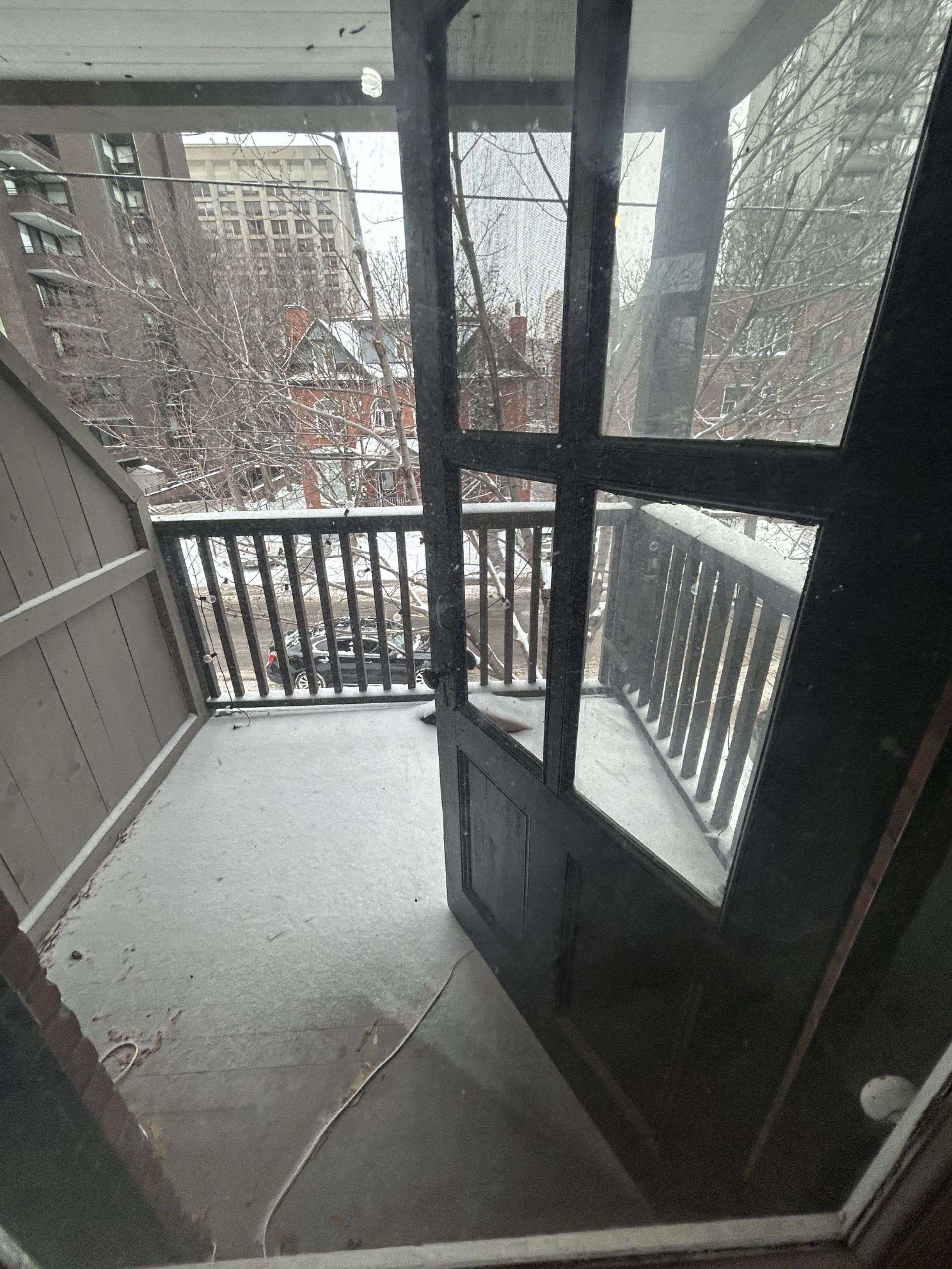 Ottawa Centre, ON K2P 0H5,54 Somerset ST W #3