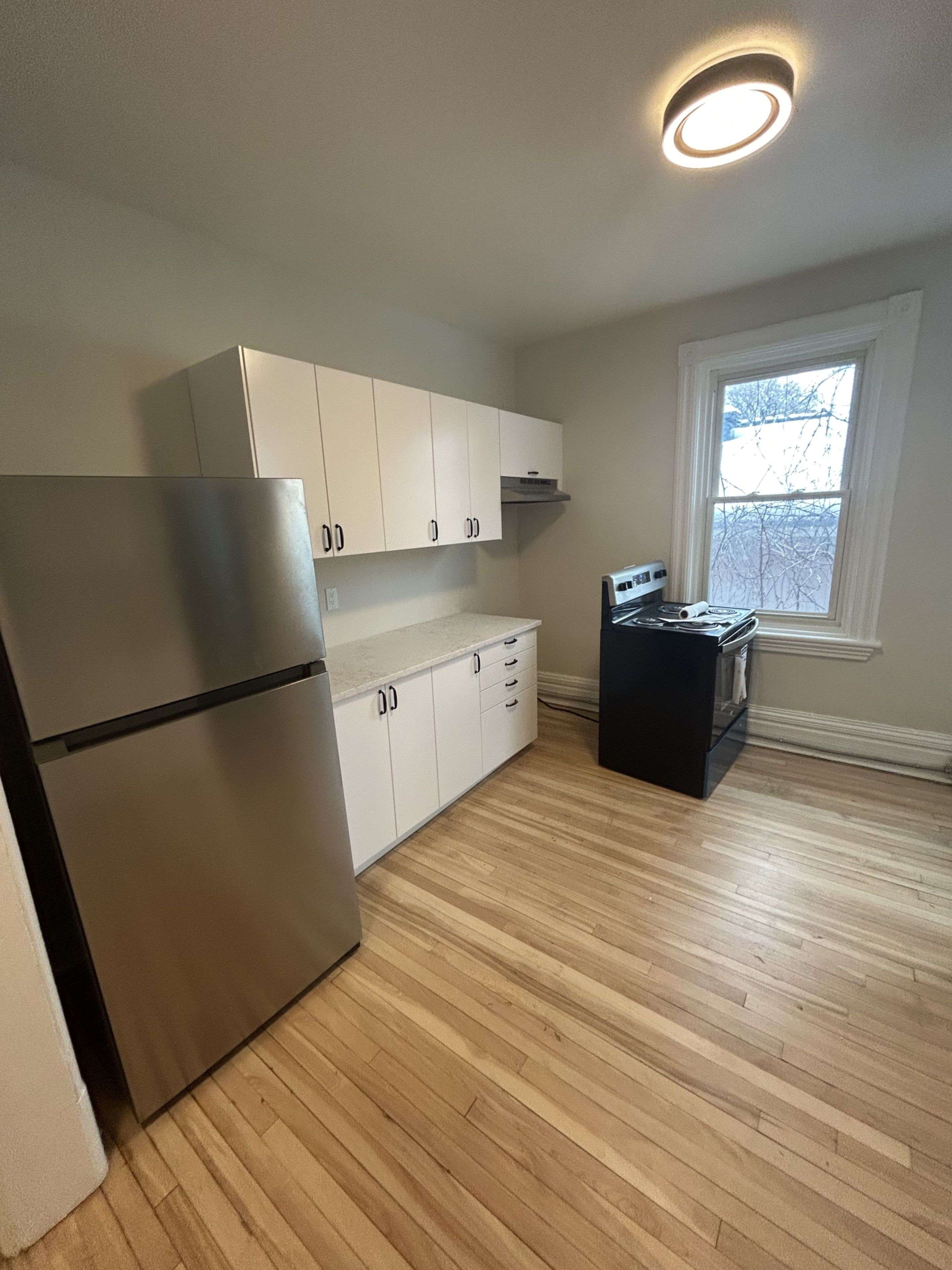 Ottawa Centre, ON K2P 0H5,54 Somerset ST W #3