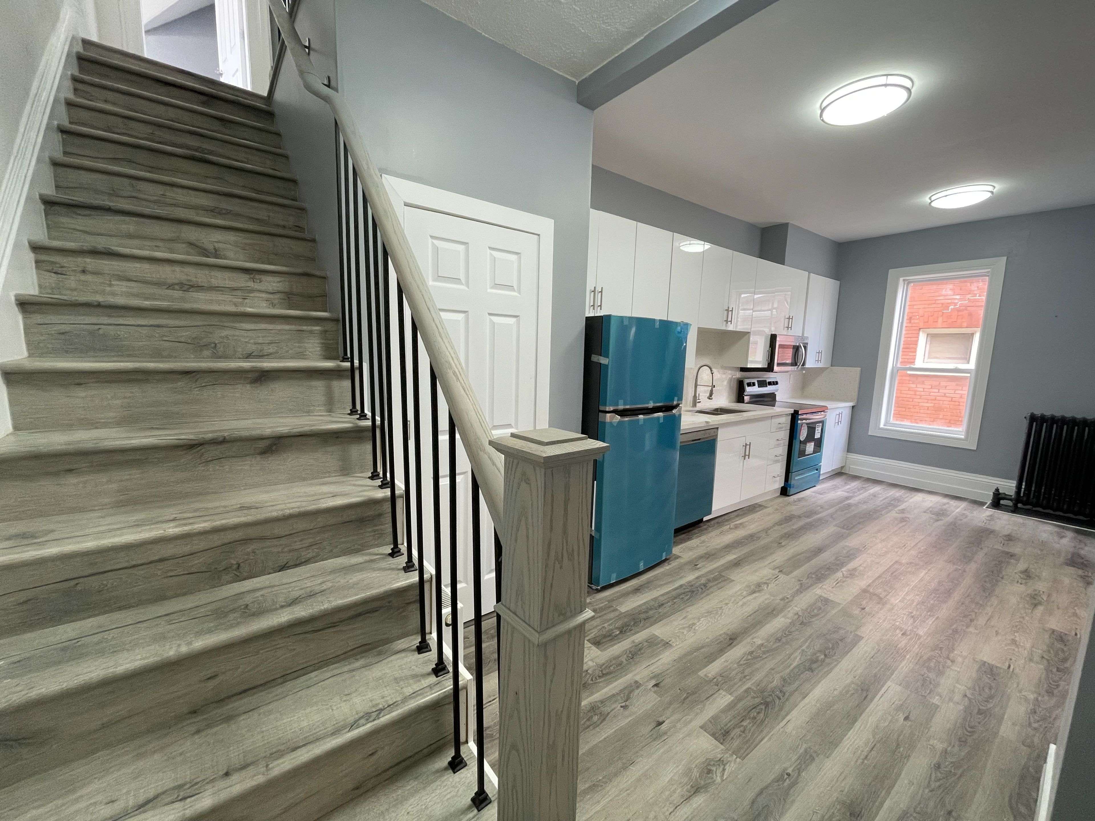 Kitchener, ON N2H 2Z5,49 Madison AVE N #1