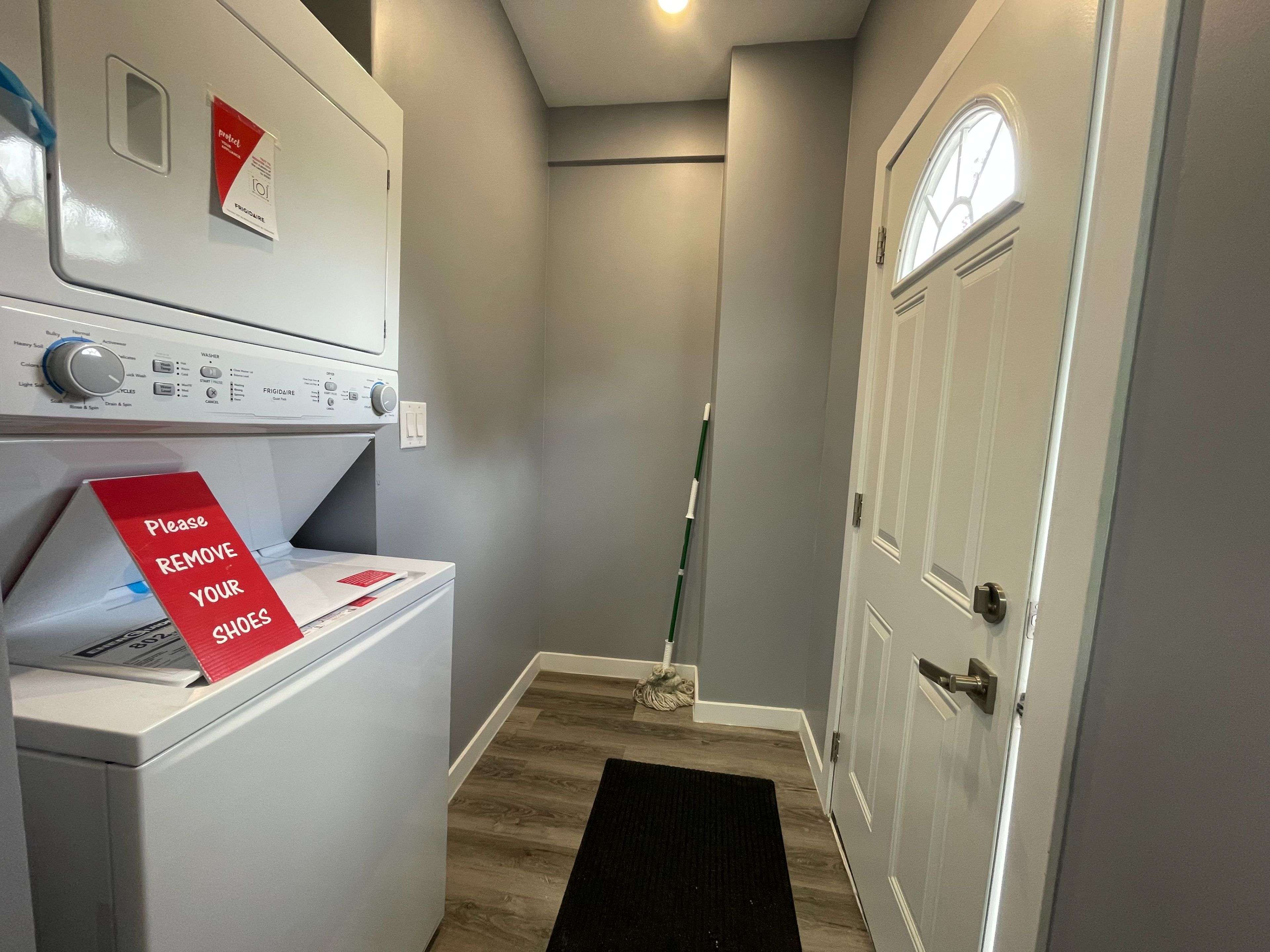 Kitchener, ON N2H 2Z5,49 Madison AVE N #1