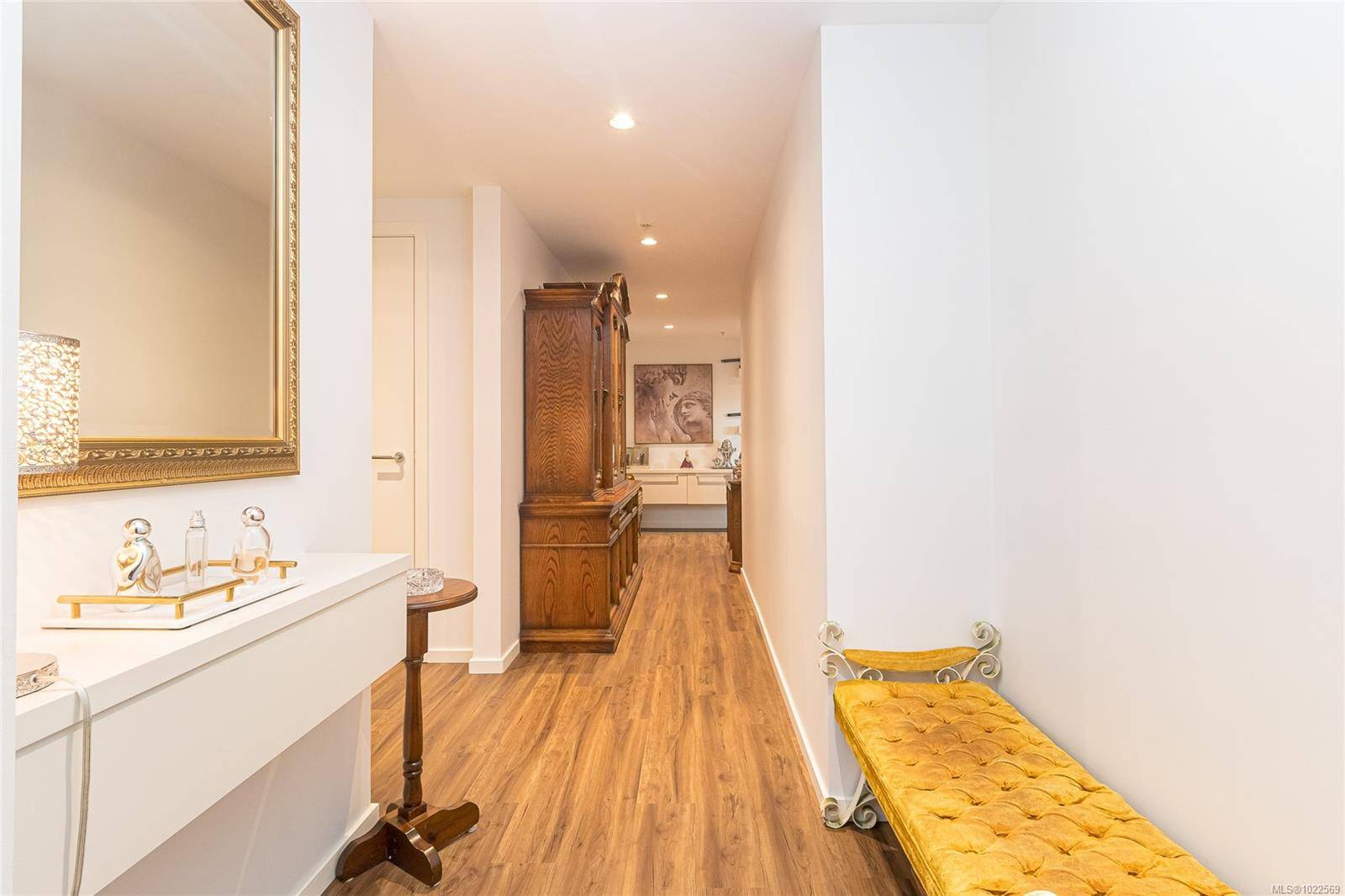 Victoria, BC V9A 0A1,100 Saghalie Rd #105