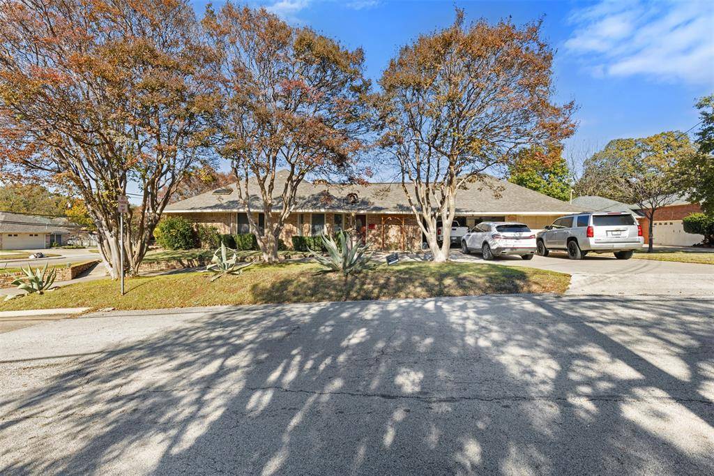 Irving, TX 75060,320 S Irving Heights Drive