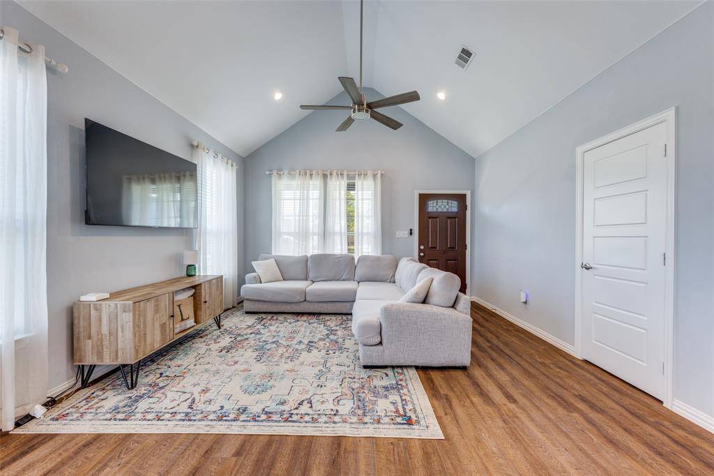 Leonard, TX 75452,308 E Houston Street