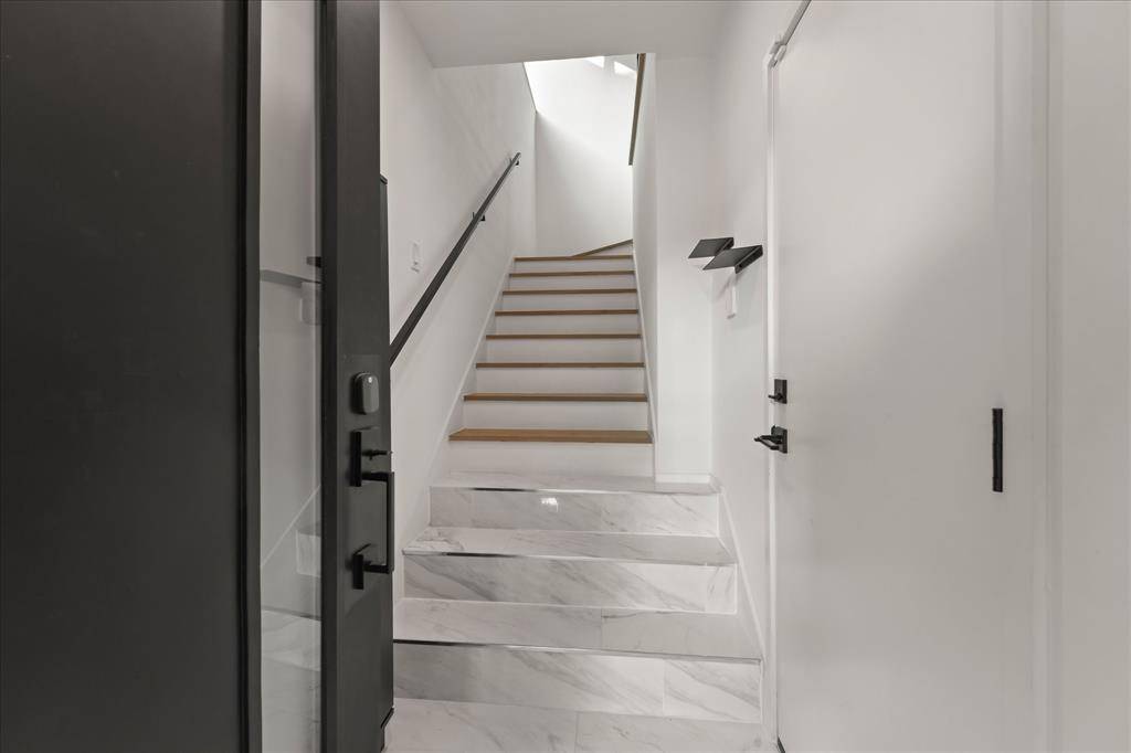 Dallas, TX 75204,2001 N Prairie Avenue #106