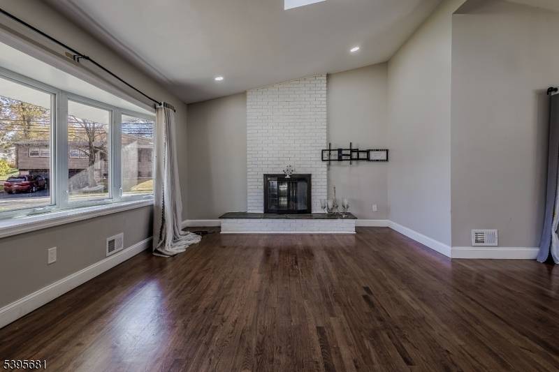 Edison Twp., NJ 08837,1 Hallo St