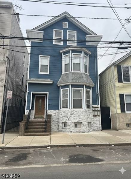 Newark City, NJ 07105,267 Walnut St