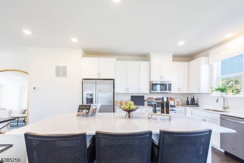 East Hanover Twp., NJ 07936,65 Eastwood Ter #69