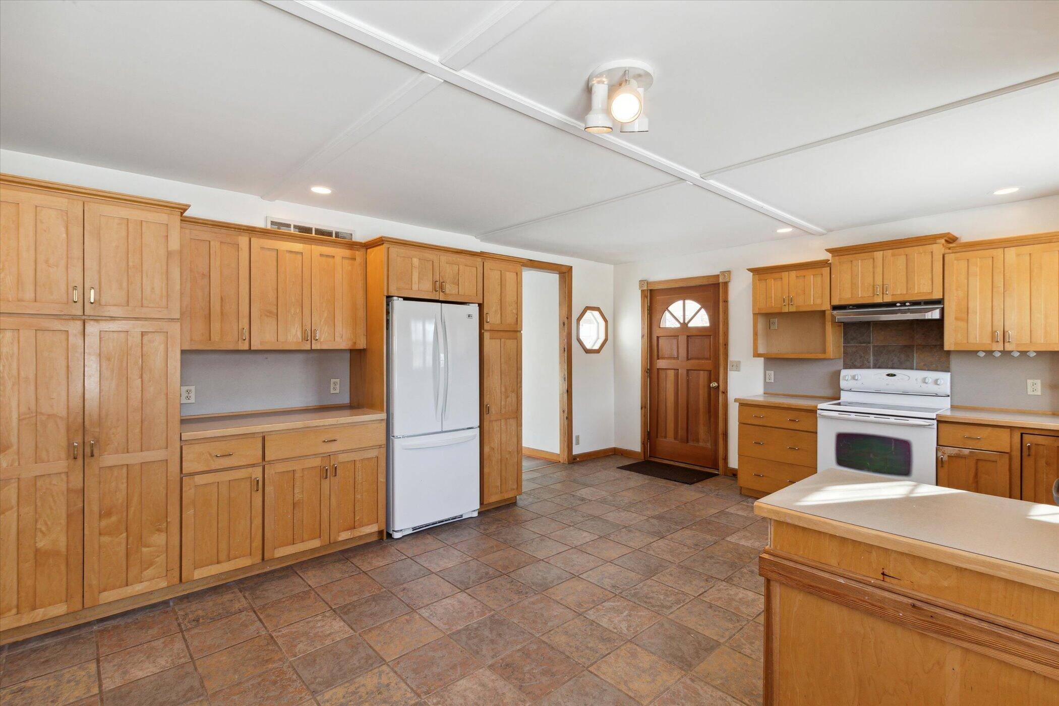 Clarklake, MI 49234,9371 Vining ST