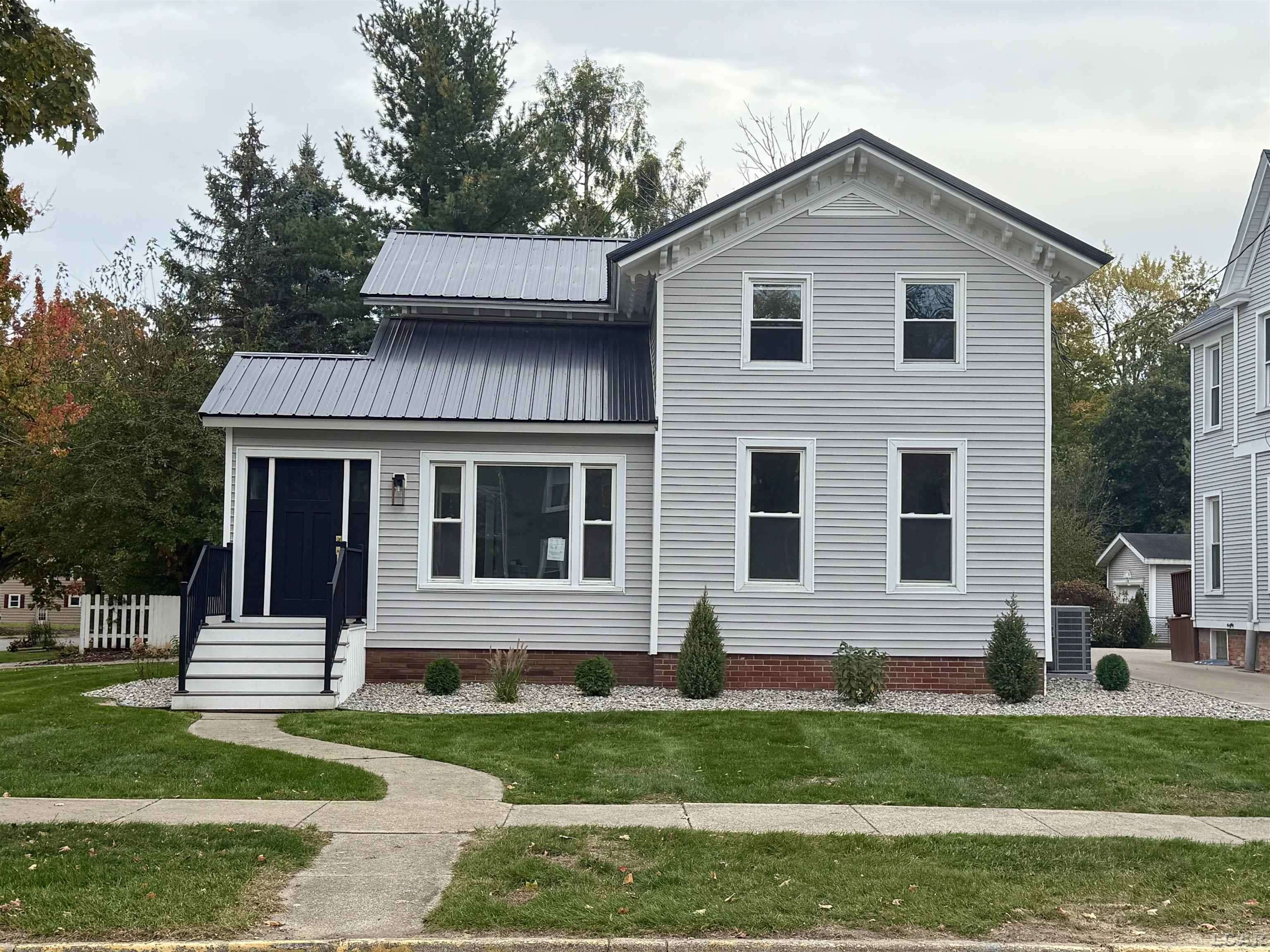 Adrian, MI 49221,705 College AVE