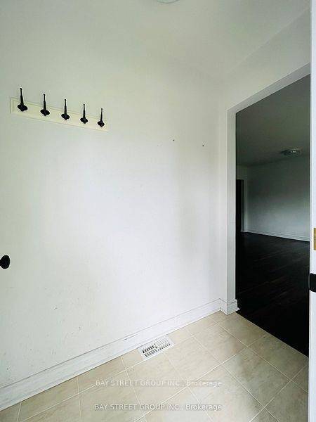 Toronto C07, ON M2R 2L3,72 Caines AVE