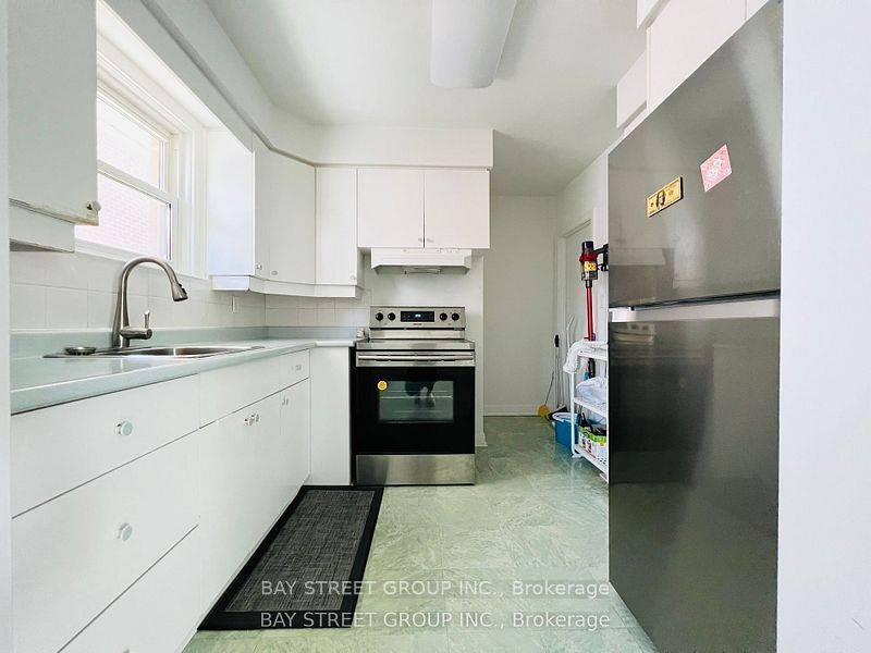 Toronto C07, ON M2R 2L3,72 Caines AVE