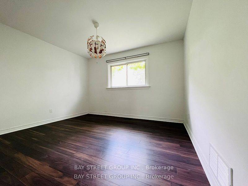 Toronto C07, ON M2R 2L3,72 Caines AVE