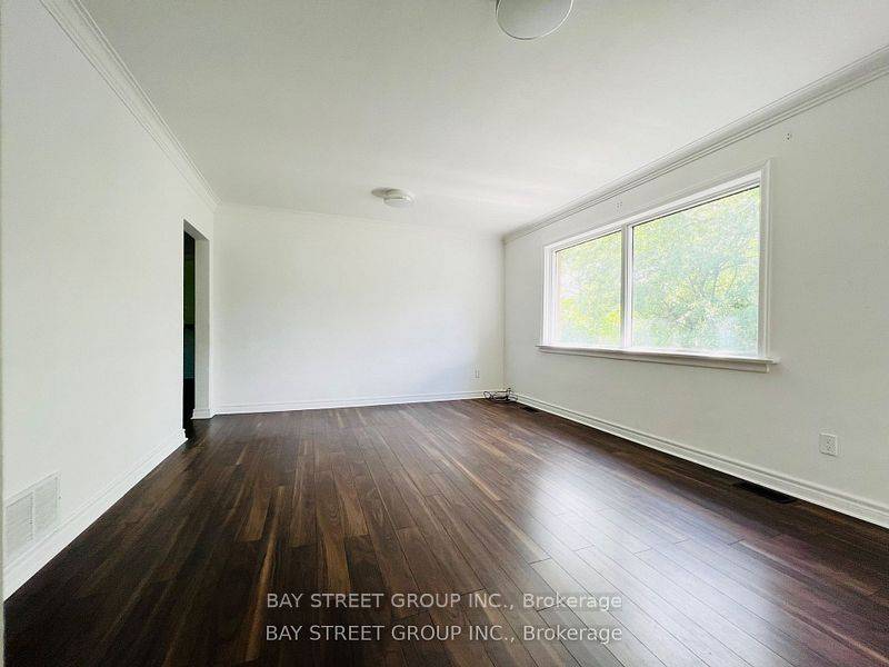 Toronto C07, ON M2R 2L3,72 Caines AVE