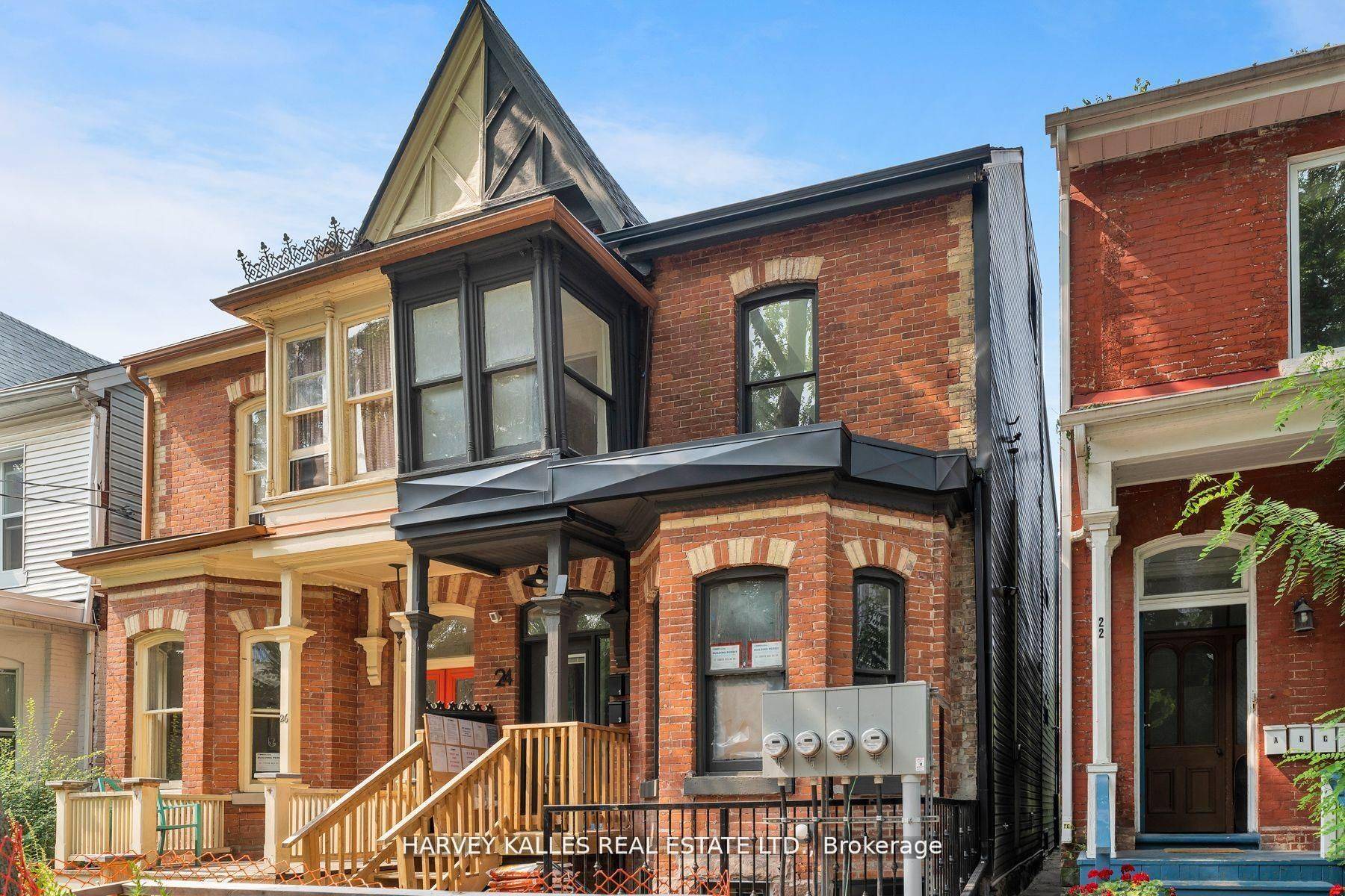 Toronto C01, ON M5T 1B9,24 Sullivan ST #4 (3rd Floor)