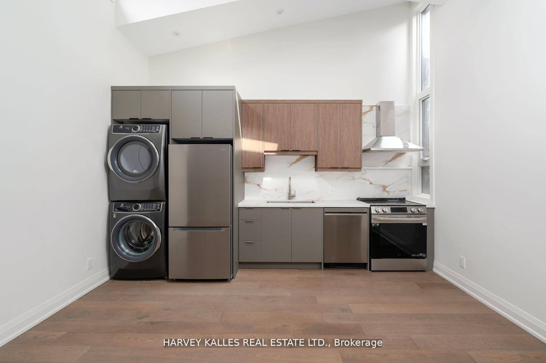 Toronto C01, ON M5T 1B9,24 Sullivan ST #4 (3rd Floor)