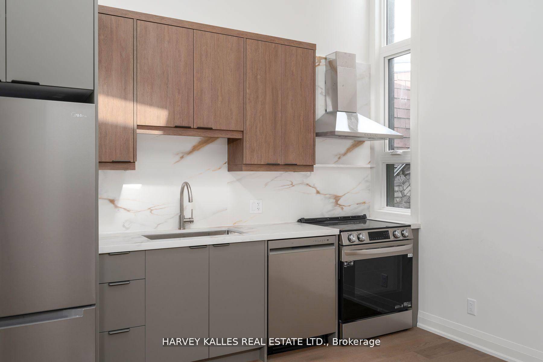 Toronto C01, ON M5T 1B9,24 Sullivan ST #4 (3rd Floor)