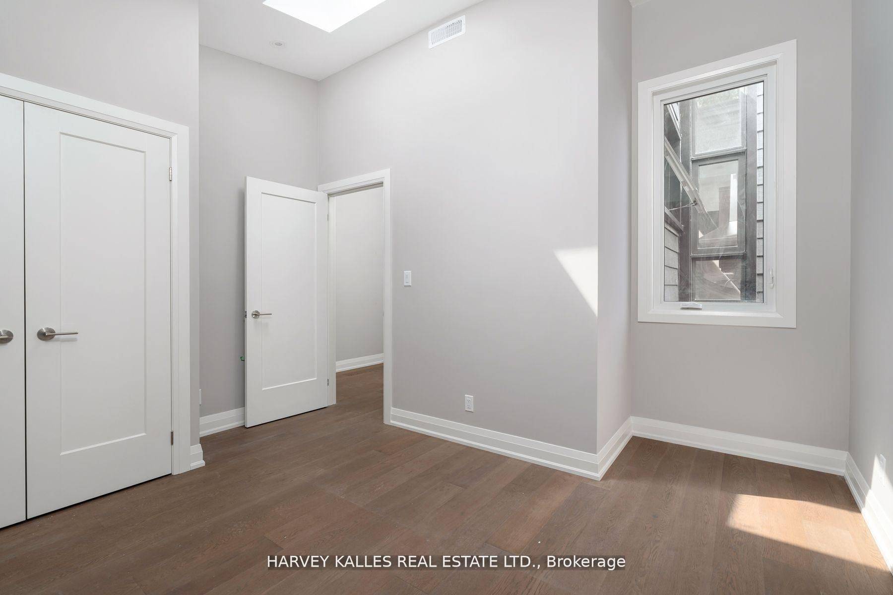 Toronto C01, ON M5T 1B9,24 Sullivan ST #4 (3rd Floor)