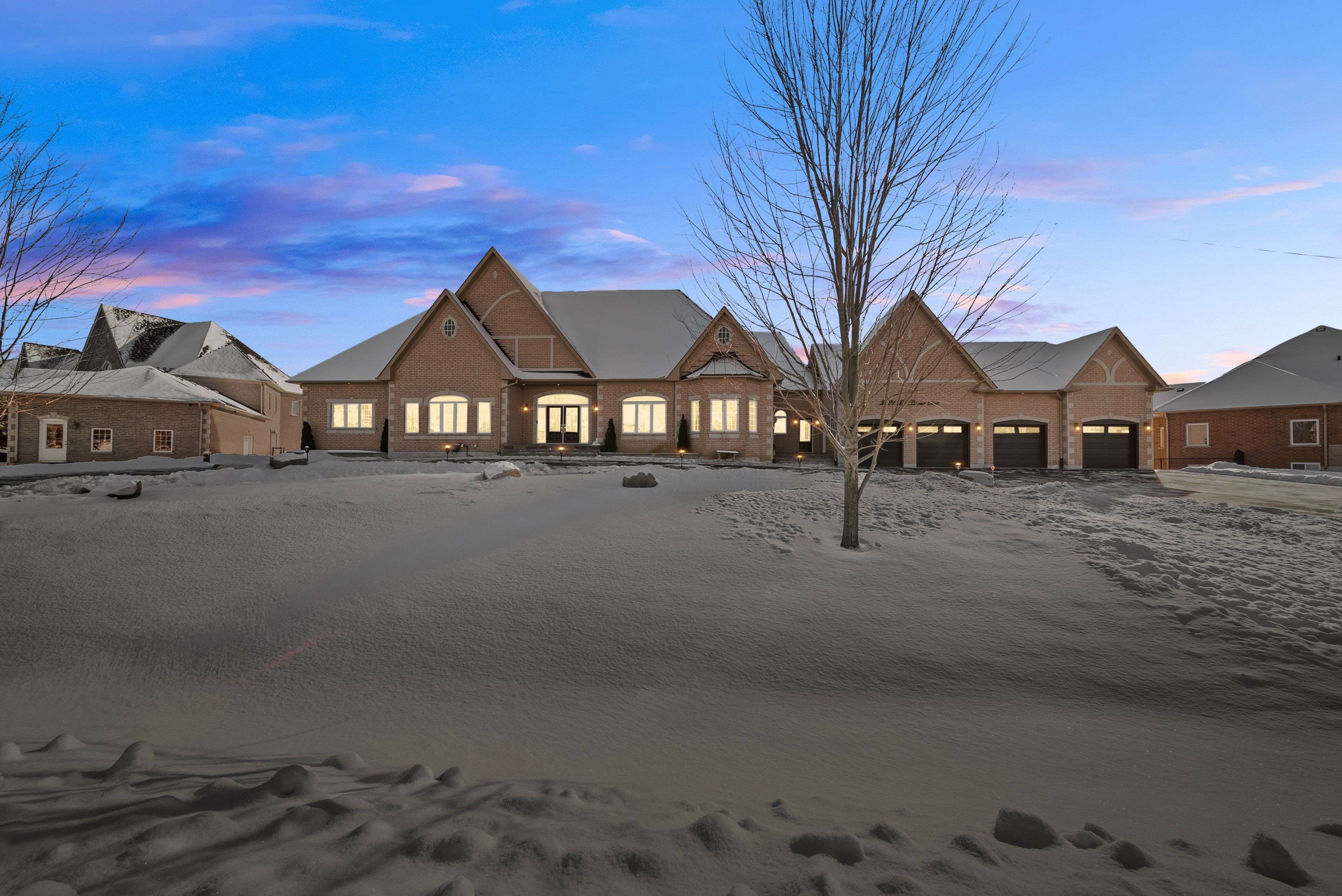 Pickering, ON L1Y 0A1,5121 Tom Thomson CT