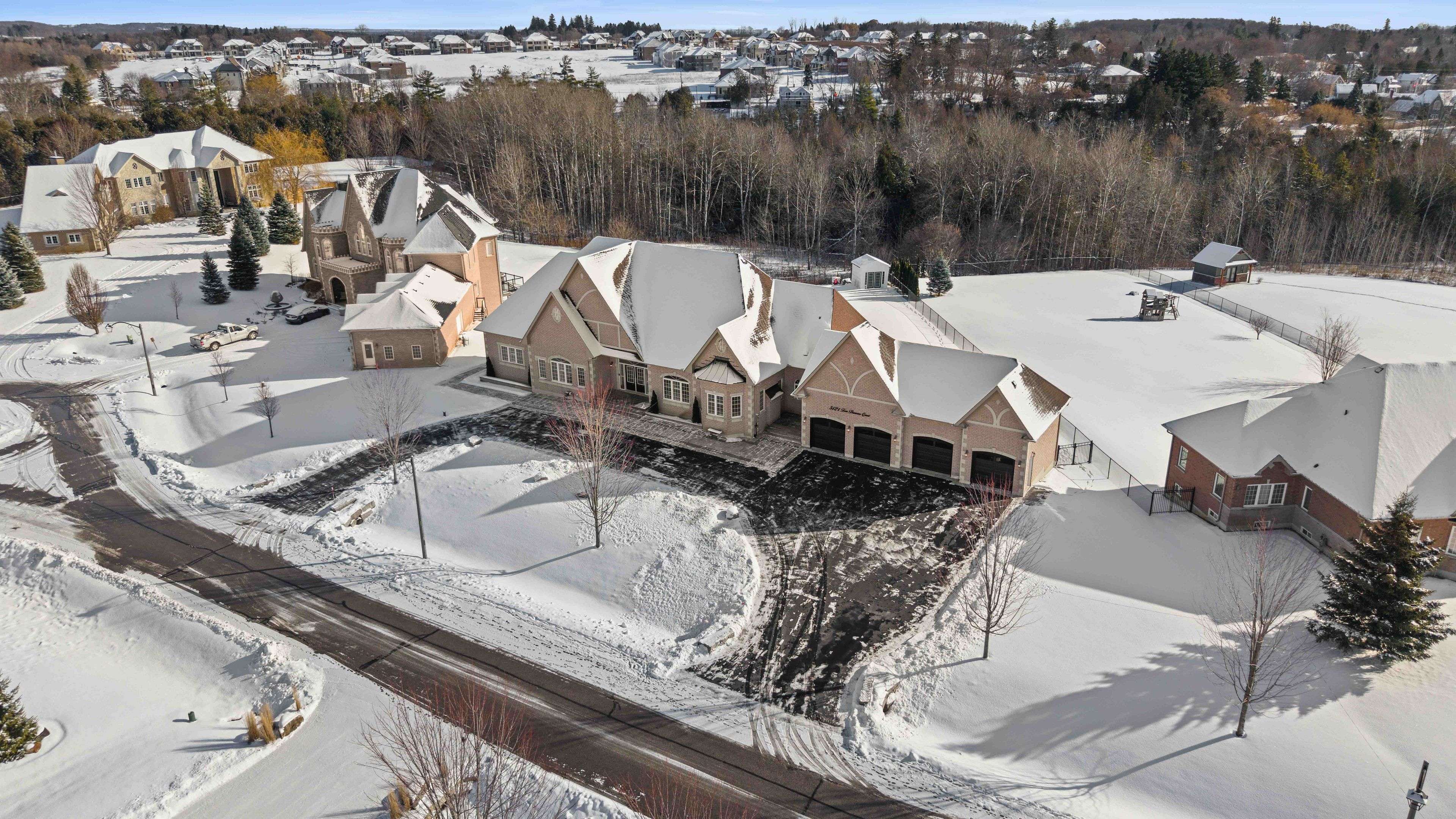 Pickering, ON L1Y 0A1,5121 Tom Thomson CT