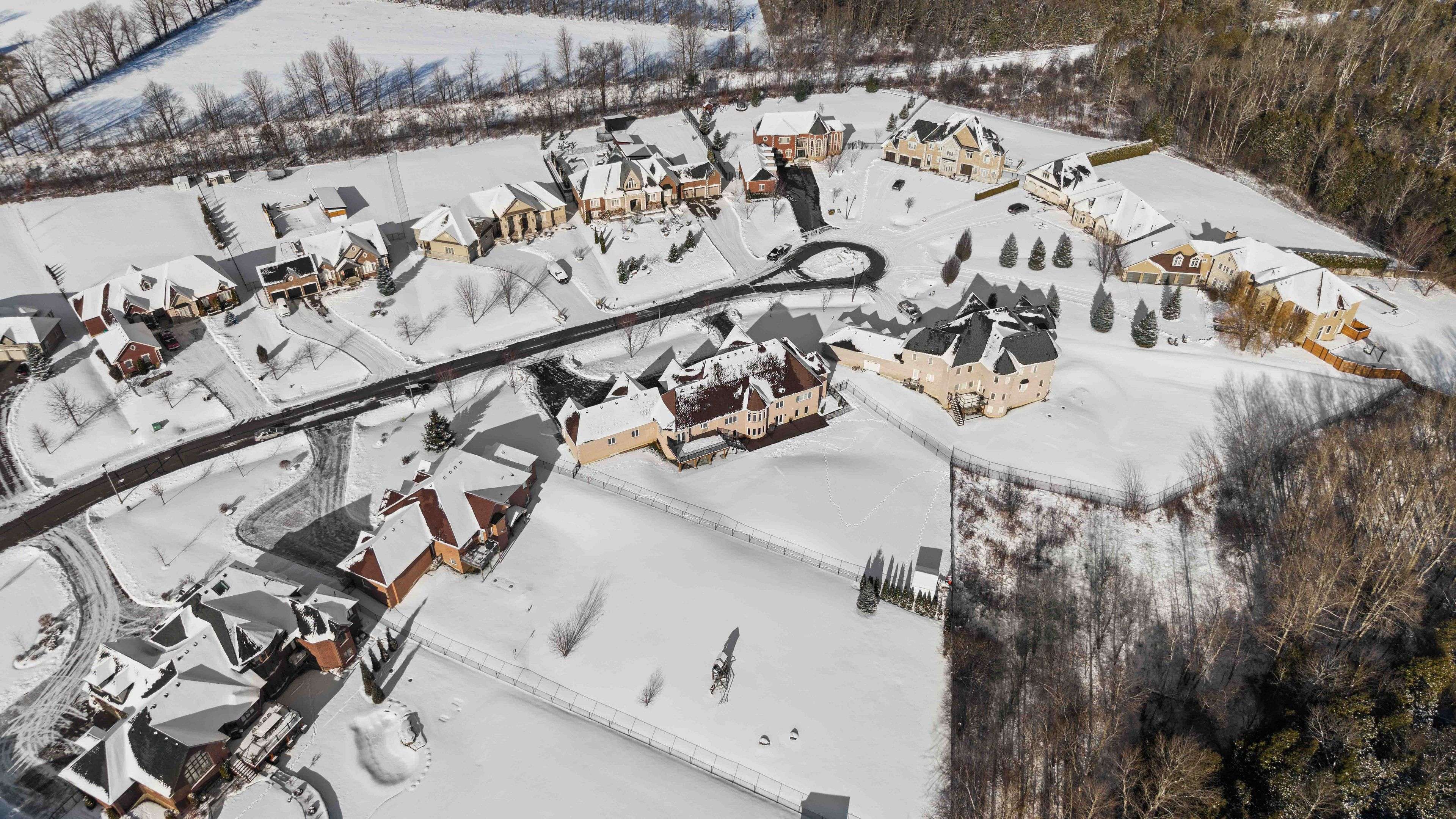 Pickering, ON L1Y 0A1,5121 Tom Thomson CT