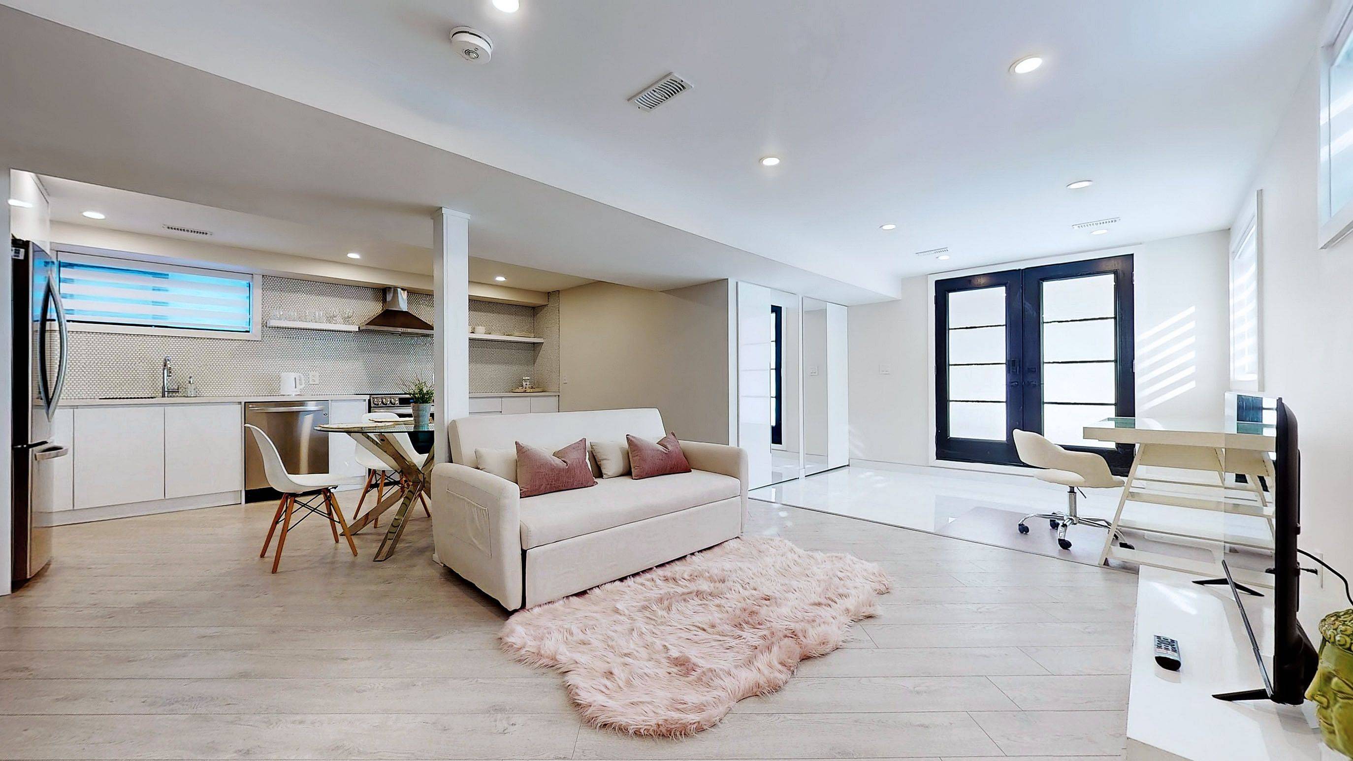 Oshawa, ON L1G 1W4,640 Lansdowne DR #Lower