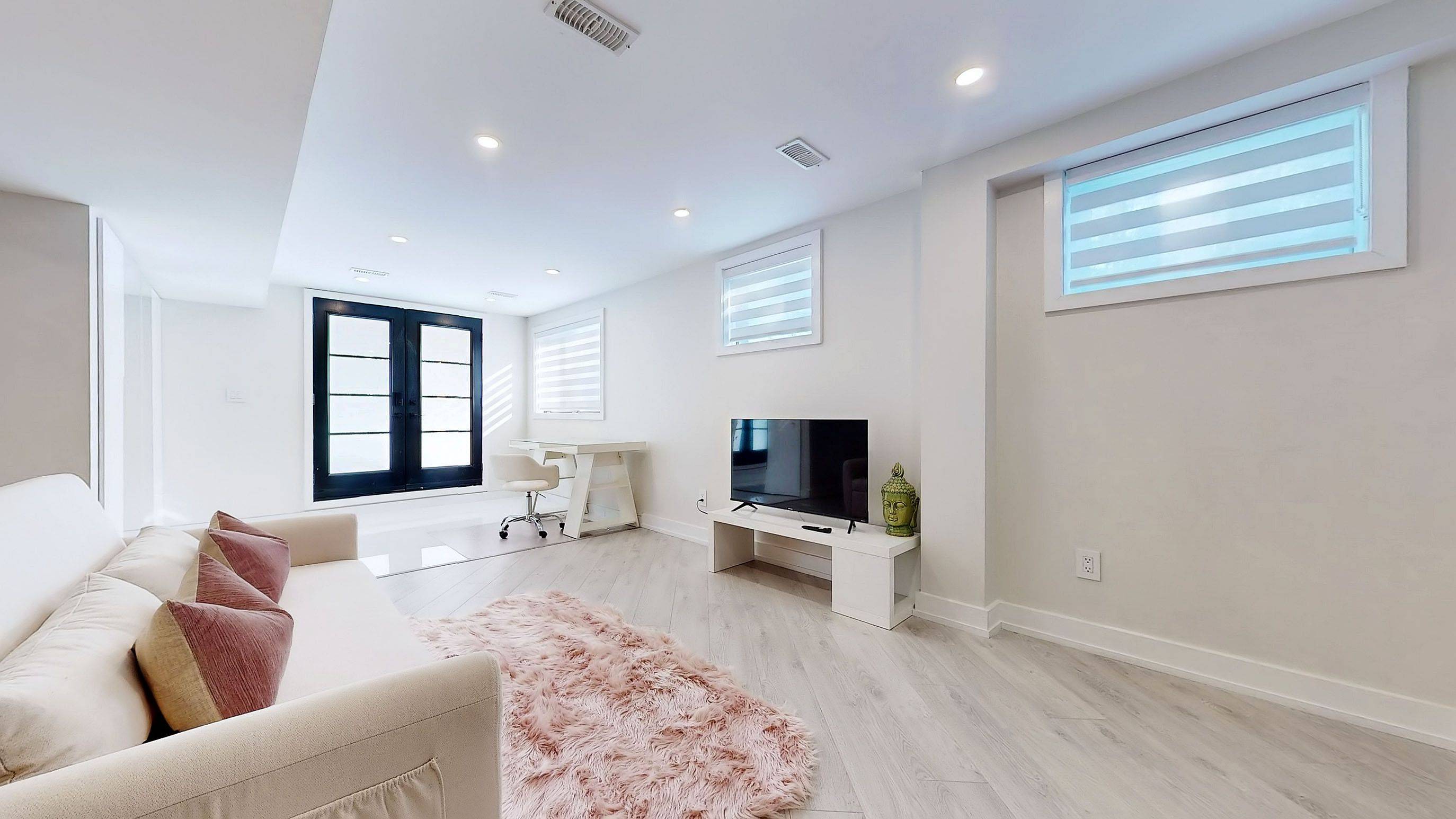 Oshawa, ON L1G 1W4,640 Lansdowne DR #Lower