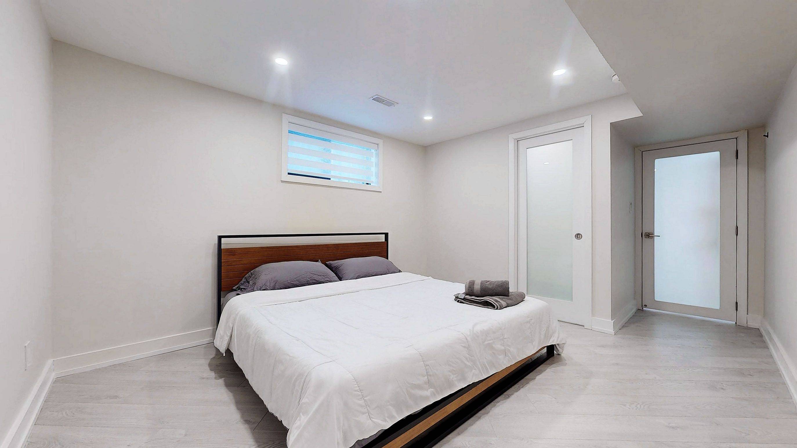 Oshawa, ON L1G 1W4,640 Lansdowne DR #Lower