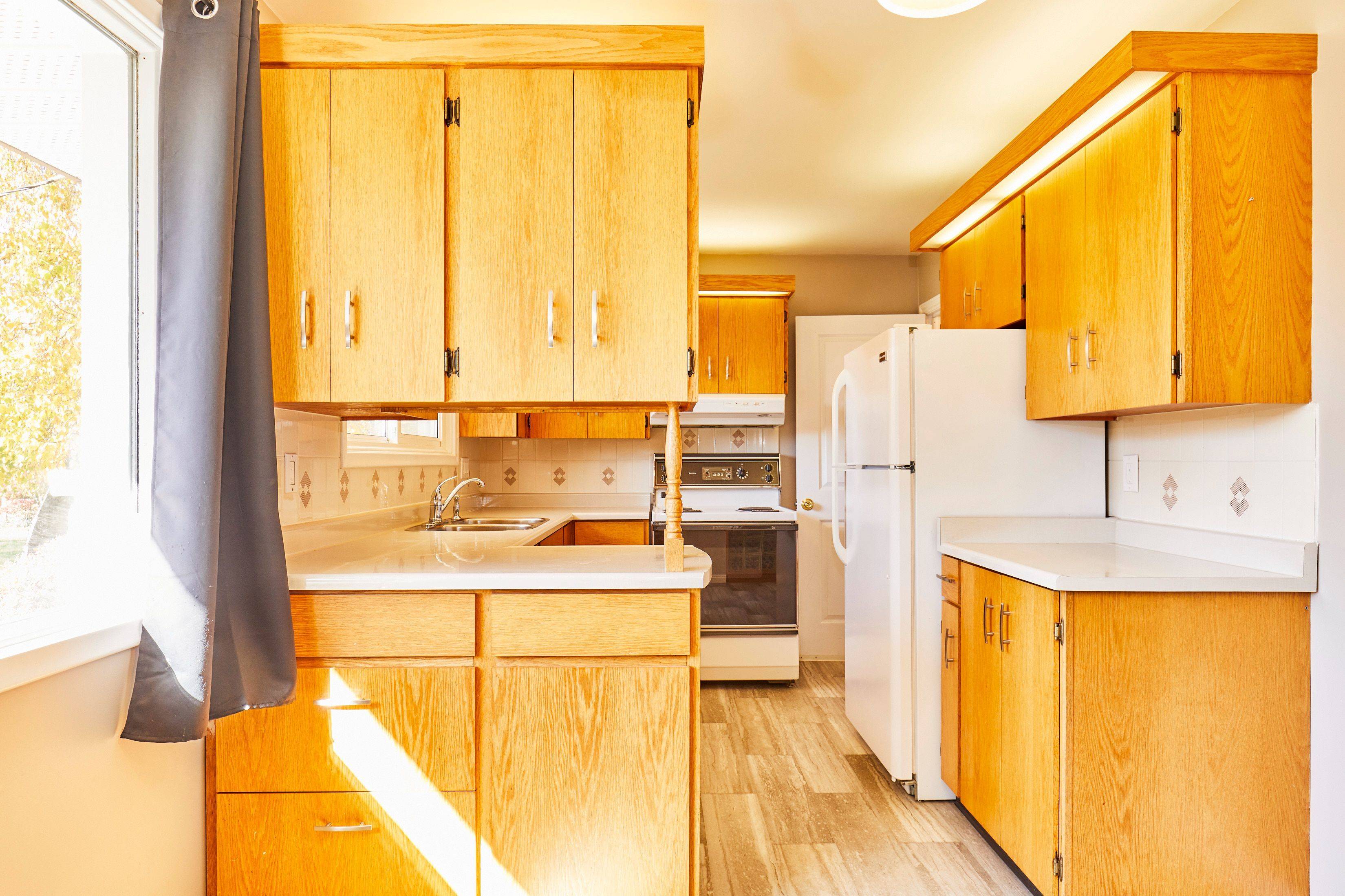 Oshawa, ON L1G 6M6,155 Laurel CT #Main