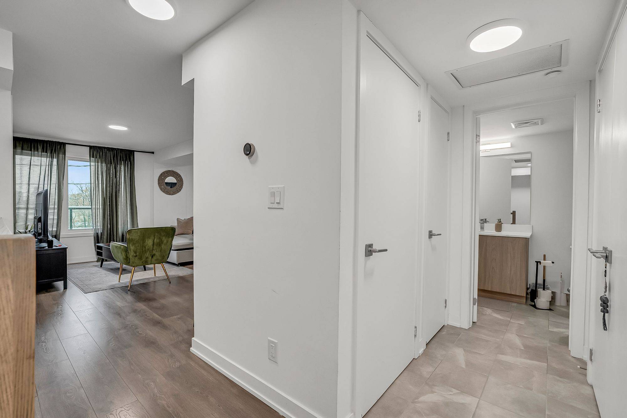 Toronto E03, ON M4B 2V5,1499 O'Connor DR #1