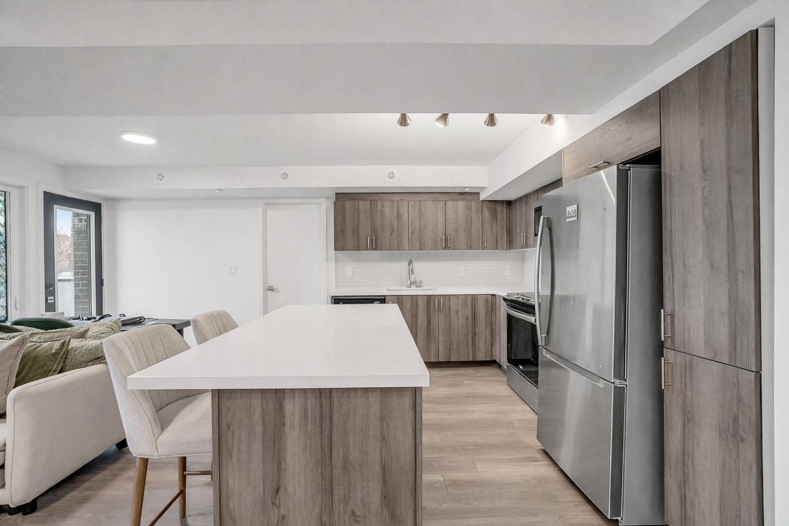 Toronto E03, ON M4B 2V5,1499 O'Connor DR #1