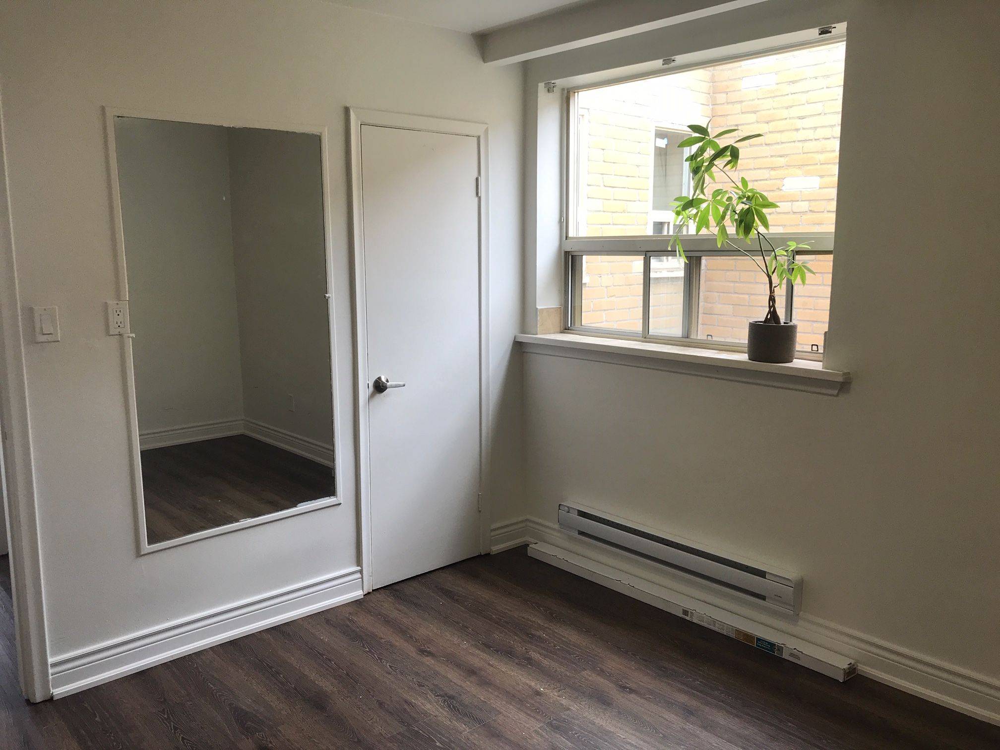 Toronto E04, ON M1R 2Z2,1981 Lawrence AVE E #2