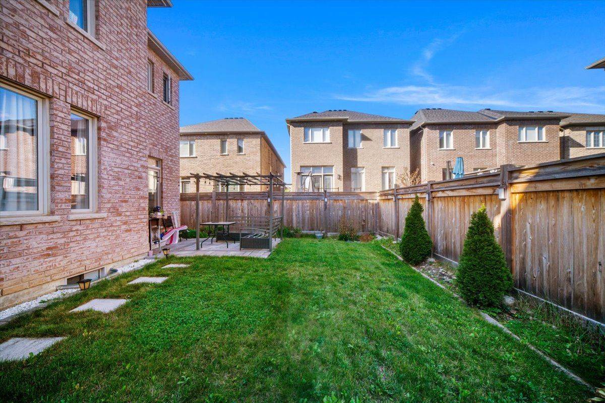 Ajax, ON L1T 3S2,9 Coates Of Arms LN N