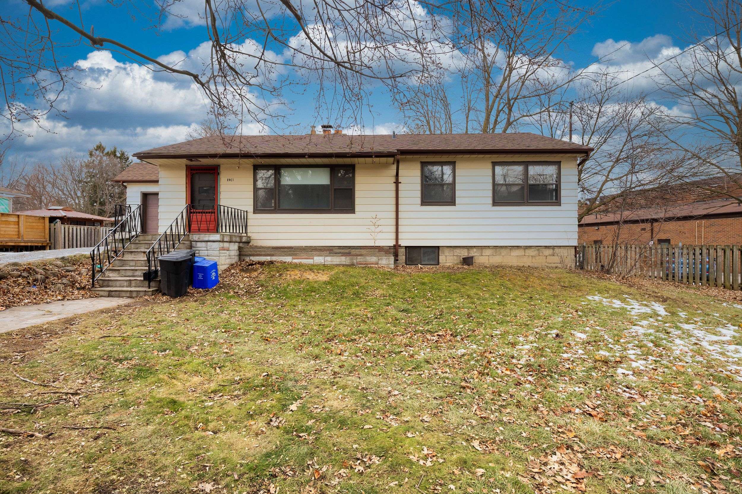 Pickering, ON L1V 1W9,1911 Glenview RD