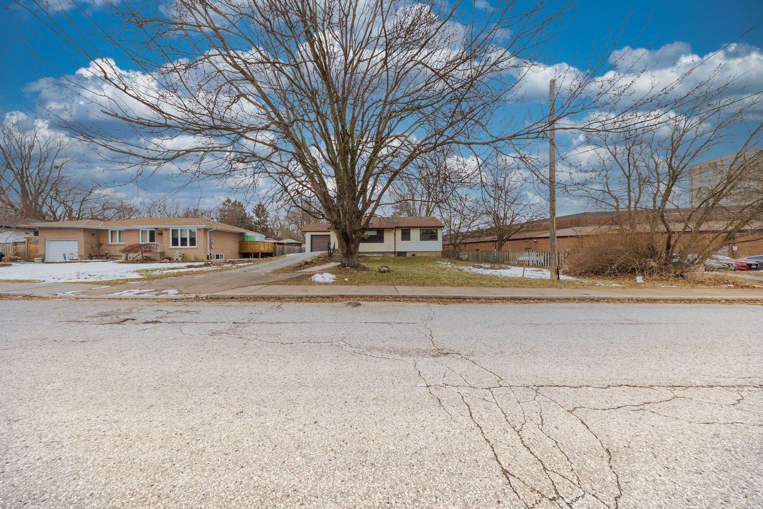 Pickering, ON L1V 1W9,1911 Glenview RD